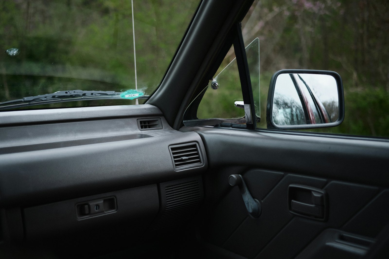 Schlieren auf einer Autoscheibe durch Scheibenwischer